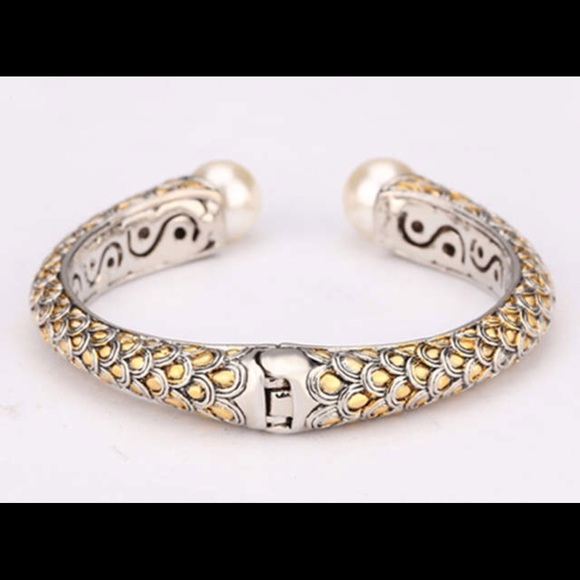 Open Bangle Bracelet New - Picture 3 of 3